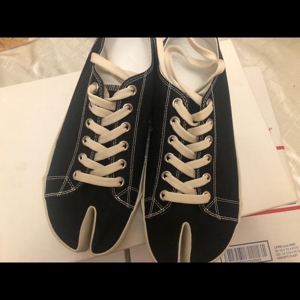 MAISON MARGIELA Black Canvas Tabi Sneakers - Picture 6 of 12